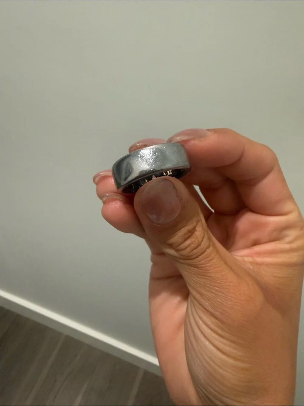 Oura Ring Gen3 Horizon Smart Ring — Silver with Black Interior